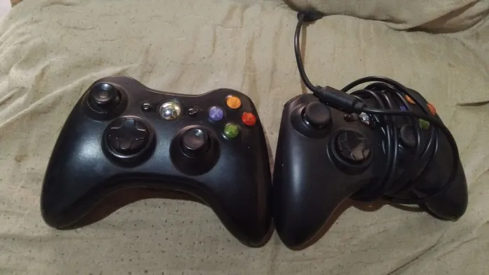Vendo dois controles xbox 360!