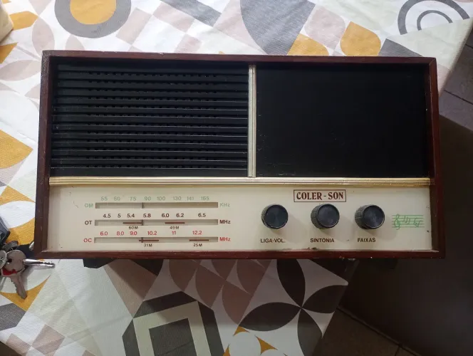 Vendo rádio antigo, Colerson.