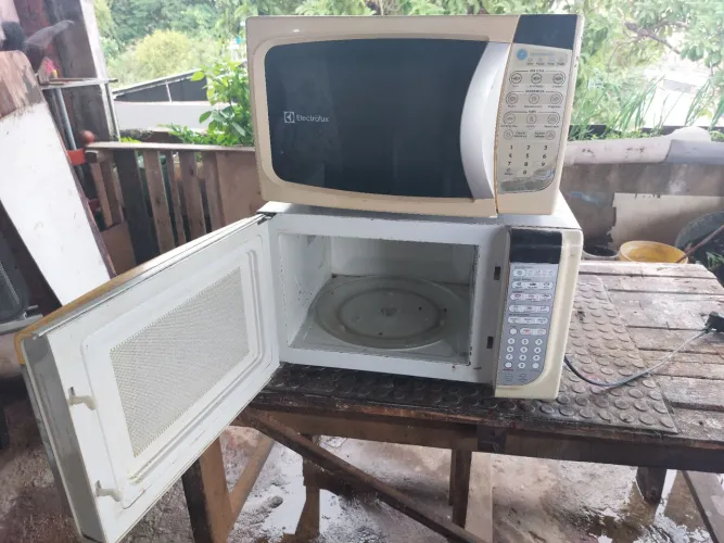 Forno micro-ondas com defeito