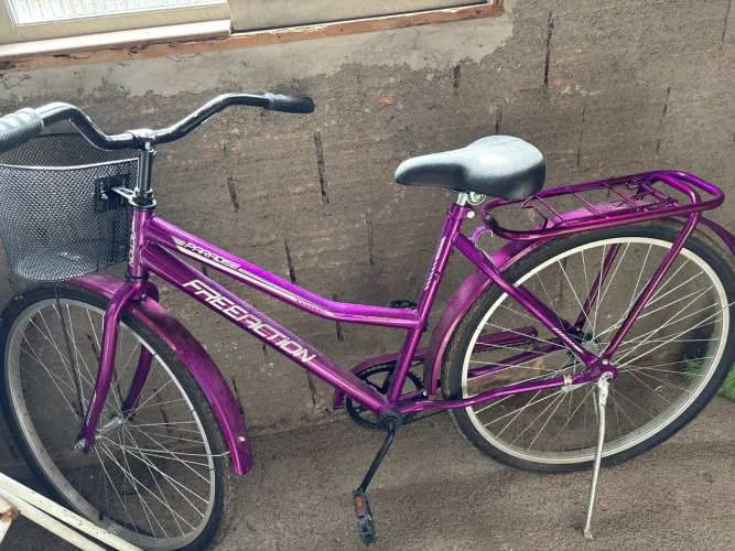 Vende se bicicleta roxa aro26