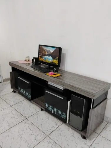 Rack grande 2 metros com portas e rodízios