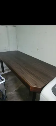 Mesa de jantar em ótimo estado - madeira escura
