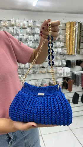Bolsa de crochê azul bic