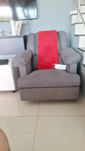 Poltrona giratória retrátil 