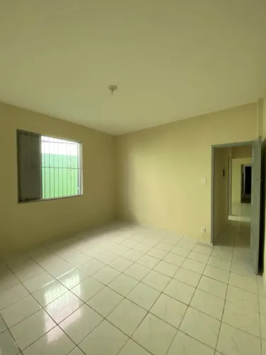 Casa Ampla, de vila, próximo à Cascadura