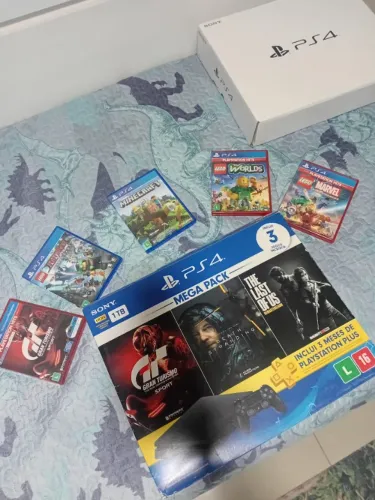 Vendo Video Game PS4 Original + 5 jogos
