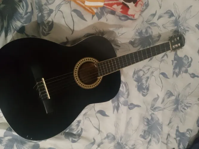 Violão preto