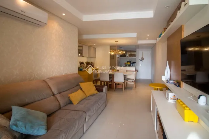 Apartamento com três quartos, sendo uma suíte, mais um escritório no Itacorubi