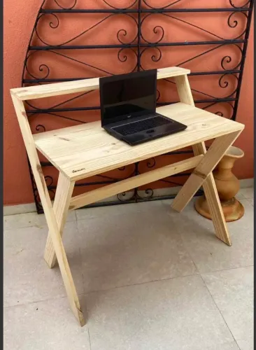 Escrivaninha (mesa para estudos) de madeira