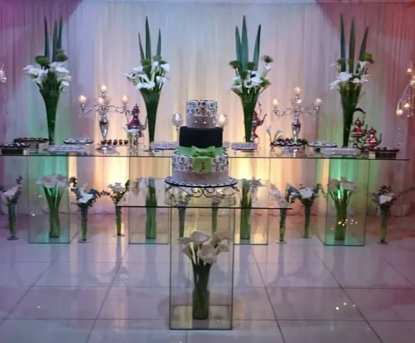 Mesa de vidro para festa