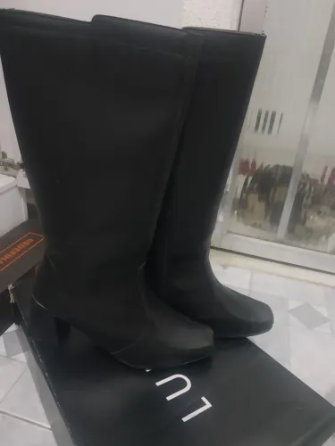 Bota preta couro cano alto