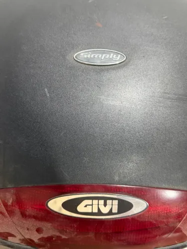 Vendo baú givi 42l