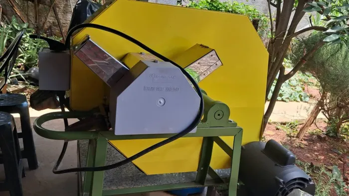 Engenho elétrico de moer cana.