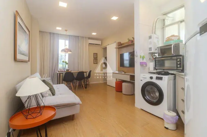 Quarto e Sala Reformado no Leblon, Mobiliado e com Vista Livre
