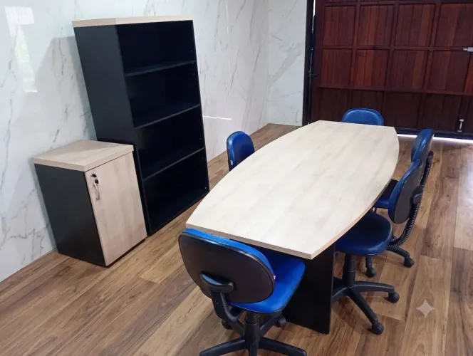 Móveis De Escritório Mesa Cadeiras Estante Armarinho