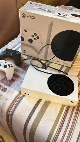? XBOX SERIES S 512GB + 2 CONTROLES + FC 26 ?