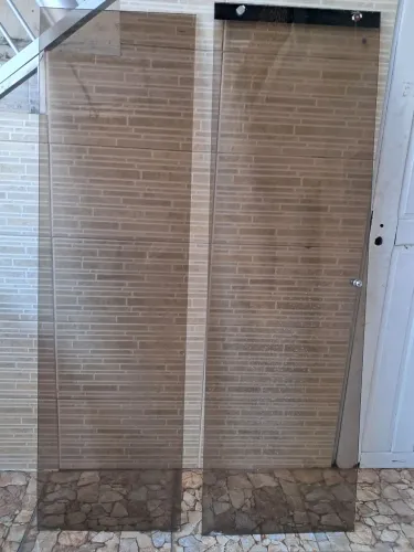 Vendo 2 portas de vidro para banheiro cor fume