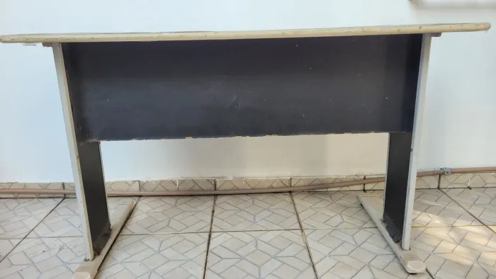 Mesa de escritório para doação 