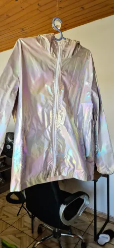 Jaqueta corta vento prateada brilho holográfica rainbow