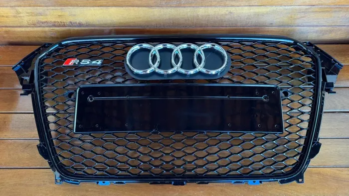 Grade RS4 para Audi A4 