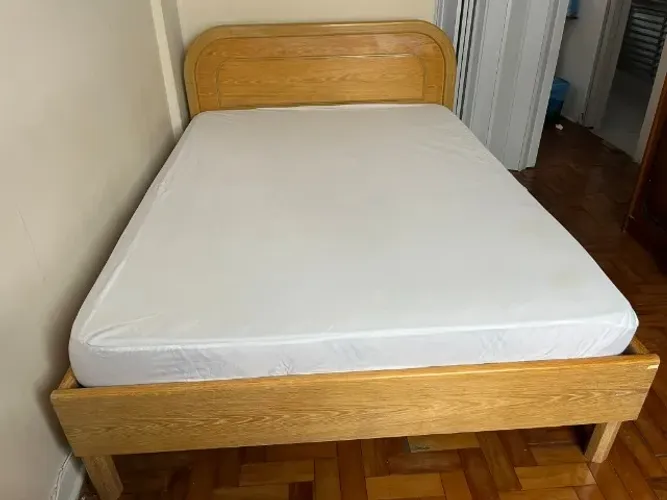 Cama de Casal em Madeira Maciça + Colchão