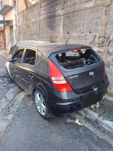 Carro com sinistro pra retirar peças