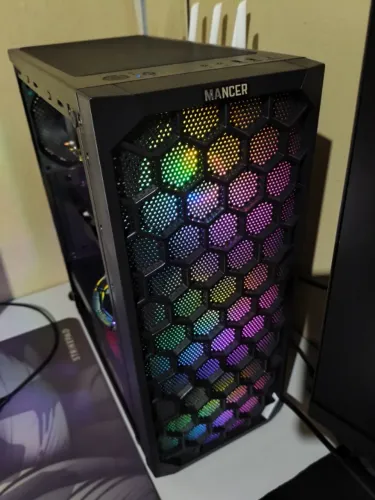 PC GAMER - i7 7700K + RX 570 4GB
