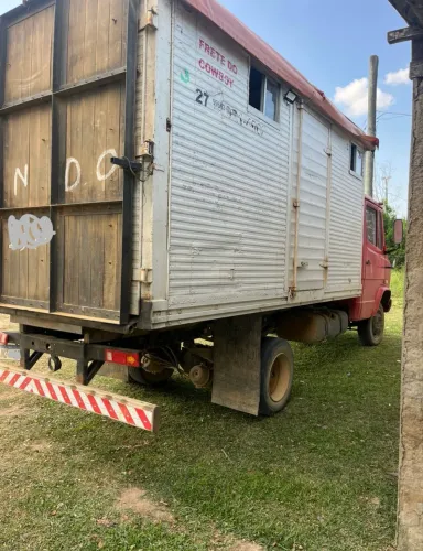 MB 709 baú, pronto pra cavalos