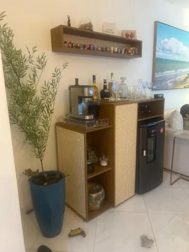 Bar e Café em madeira maciça com palhinha natural