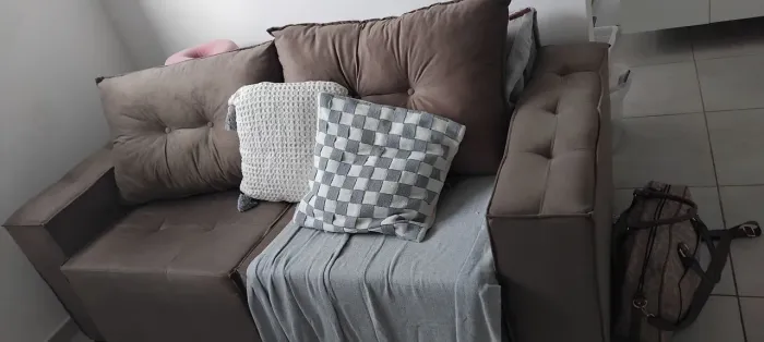 Sofá retratil 500 reais e cama box solteiro 100 reais 