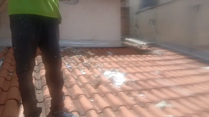 Contrato um profissional de manutenção com experiência.
