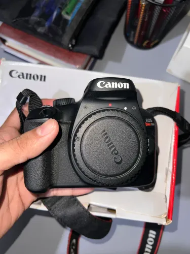 Vendo Câmera Canon T100 seminova