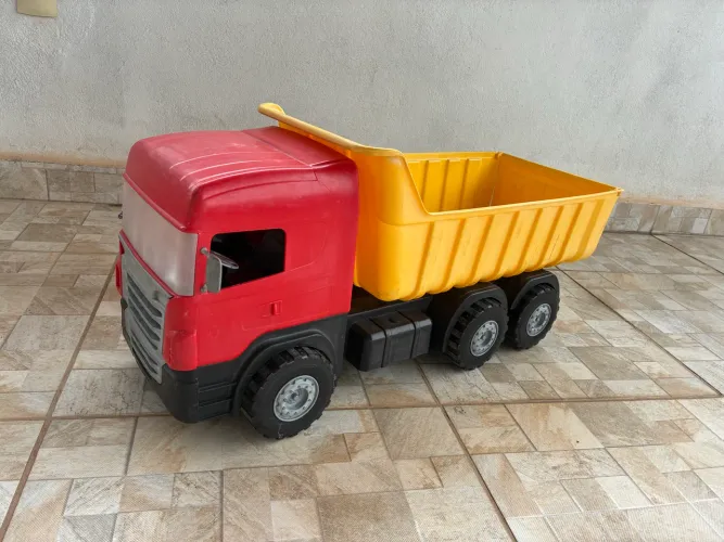 Brinquedo caminhão - USADO