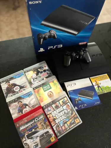 PlayStation 3 Super Slim c/ 3 controles + Jogos + Cabo HDMI e Cabo AV RCA 