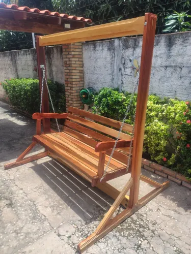 Banco balanço 3 lugares em ipê 