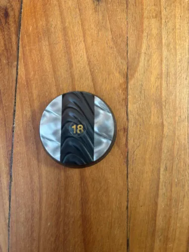 Botão (Bequinho) Cinza/Preto/Cinza de 45,02mm, de ficha de pôquer e acrílico - cód: 032