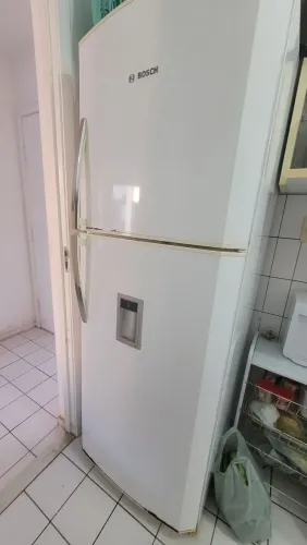Geladeira Bosch Duplex com reservatório de água