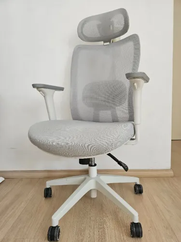Cadeira Ergonômica Astra Pro NR17 branca e cinza impecável
