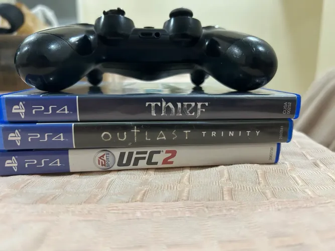 Controle do PS4 com defeito para conserto ou retirada de peça e jogos