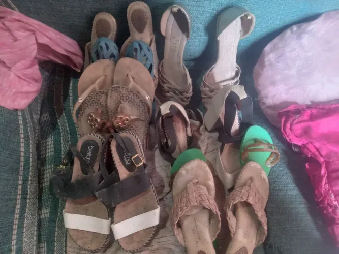 Sapatos rasteiras e sandálias um lote