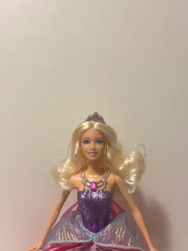 Princesa Catania, do filme "Barbie Butterfly e a Princesa Fairy" de 2013.