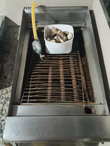 Charbroile a gas