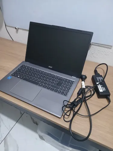 Acer Aspire 15 i5 13420H + Fonte Original (COM DEFEITO)