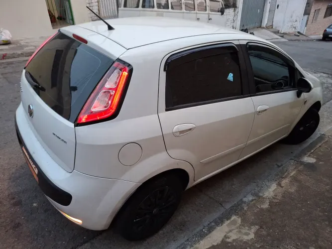 Fiat Punto Attractive Italia 1.4 F.flex 8V 5P 2013