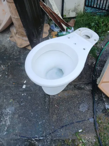 Sanitario 15cm diferença dos buracos