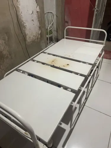 Cama motorizada, já com o colchão, sem manivela, semi novo