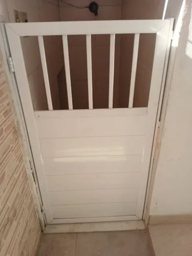 Portão alumínio + dobradiças