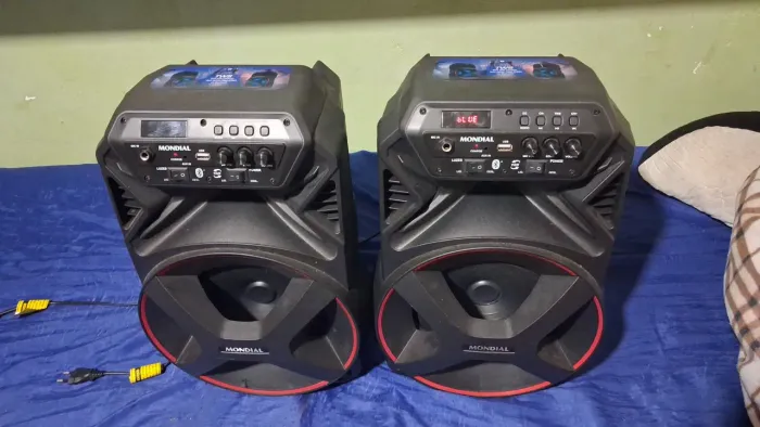 Vendo duas caixas de som portátil MONDIAL aceito troca 200,00 cada