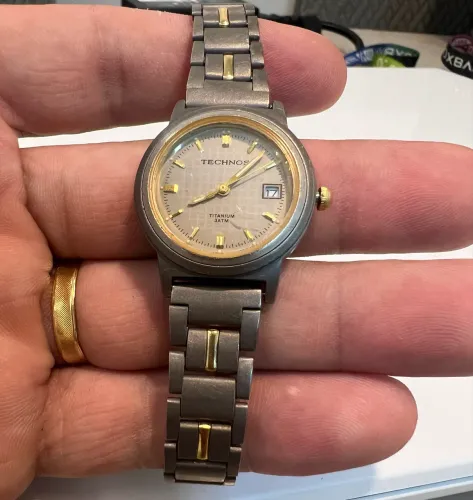Relógio Technos Titanium feminino