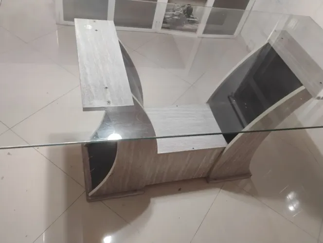TAMPO DE MESA DE VIDRO TEMPERADO: 1,60cm x 0,80cm.